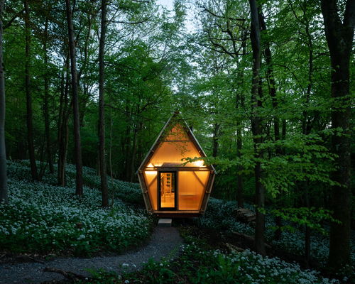 可隨時(shí)拖走的山間預(yù)制五角型小屋建筑